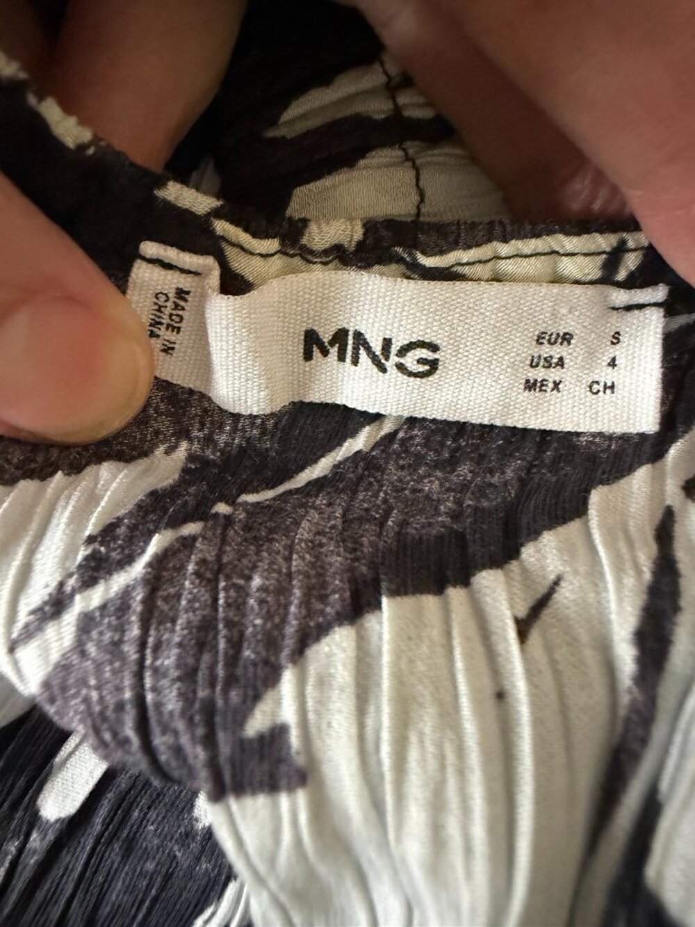 MNG Mango Willow Side Cut Out Maxi Dress Crinkle Floral Black Gray 4 - Picture 10 of 12